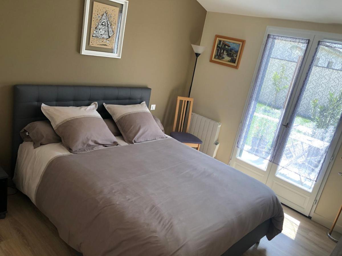 Bed and Breakfast La Pépinière à Saint-Sulpice-et-Cameyrac Extérieur photo